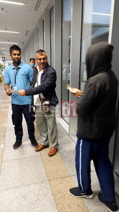 Umre’den dönen Trabzon kafilesini durdurup depremzedelere yardım yolladılar