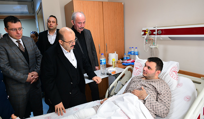 Vali-Ustaoğlu'ndan-Trabzon'da-tedavi-gören-depremzedelere-ziyaret2