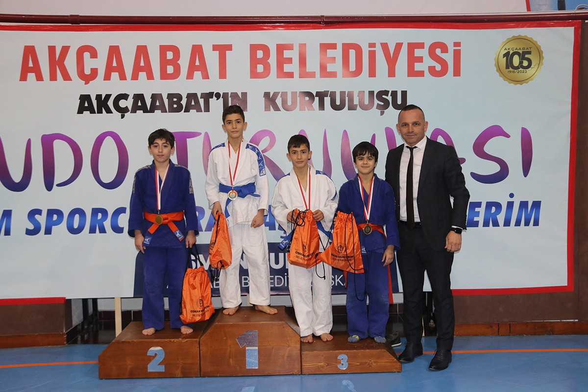 Trabzon'da judo turnuvası nefes kesti