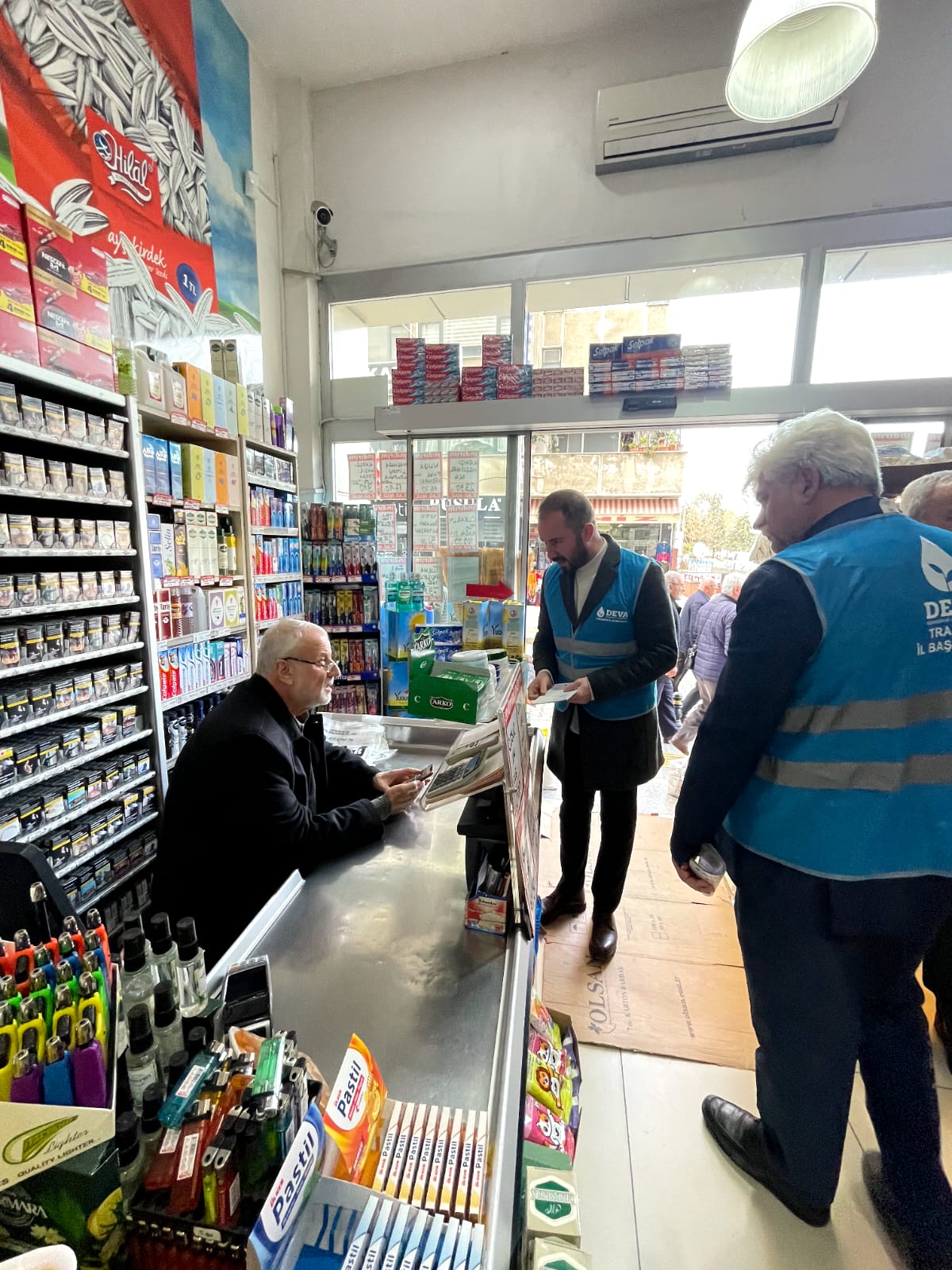 Mavi Yelekliler Akçaabat sokaklarında