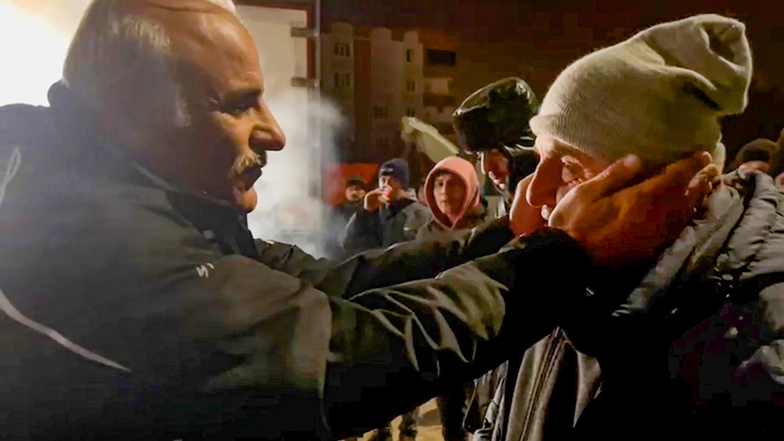 Başkan Zorluoğlu Maraş'ta depremzedelerle yakından ilgileniyor