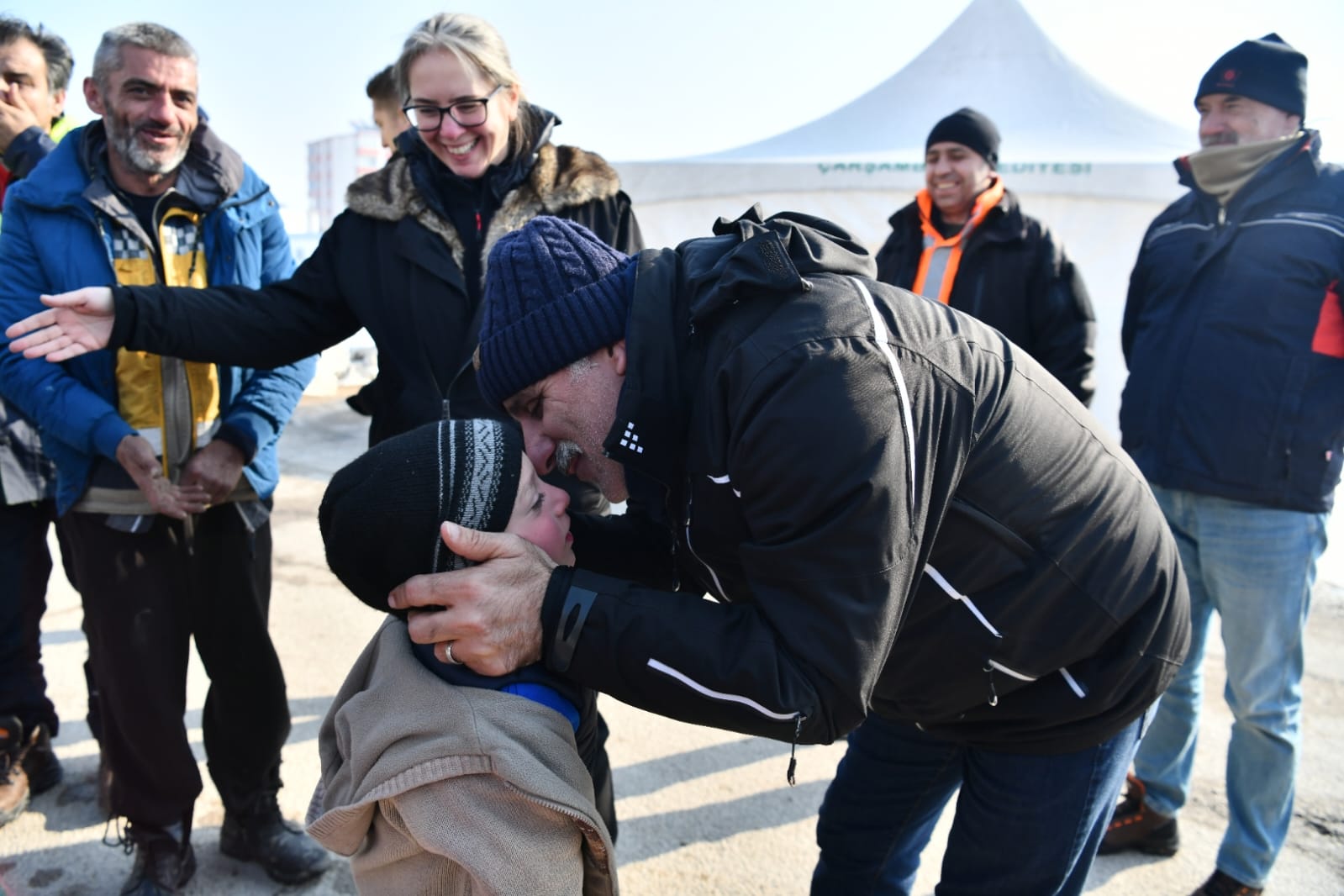 Trabzon Büyükşehir ekiplerinden depremzede çocuklara özel ilgi 