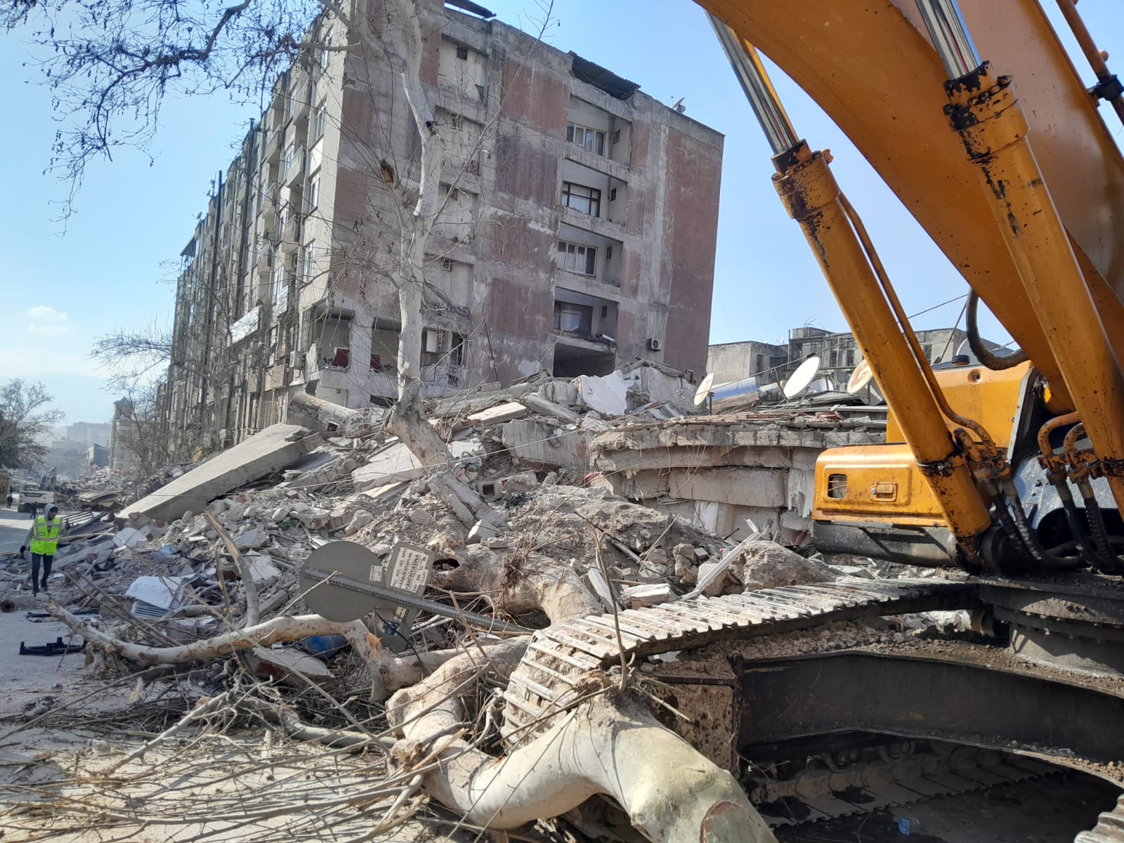 Trabzon Üniversitesi yüzyılın depremini analiz etmek için sahada
