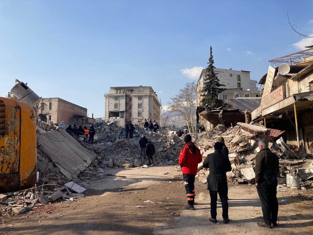 Trabzon Üniversitesi yüzyılın depremini analiz etmek için sahada