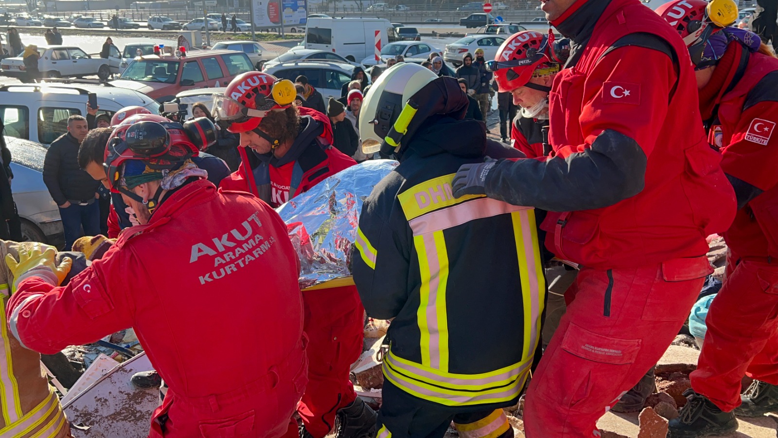 AKUT Trabzon ekibi 28 gönüllüsüyle deprem bölgesinde hayat kurtardı