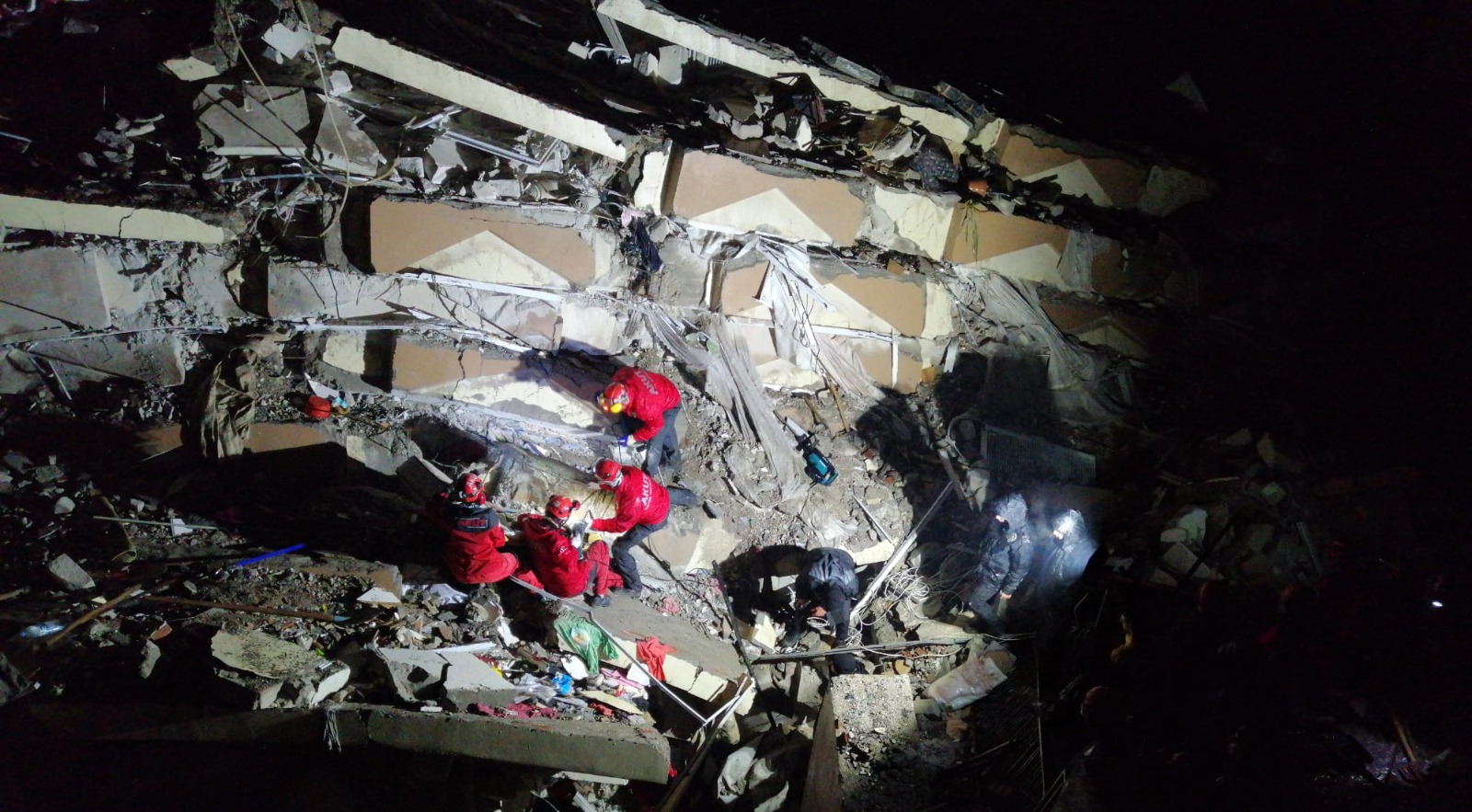 AKUT Trabzon ekibi 28 gönüllüsüyle deprem bölgesinde hayat kurtardı