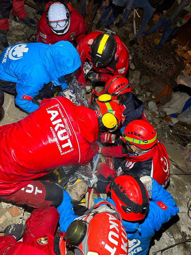 AKUT Trabzon ekibi 28 gönüllüsüyle deprem bölgesinde hayat kurtardı