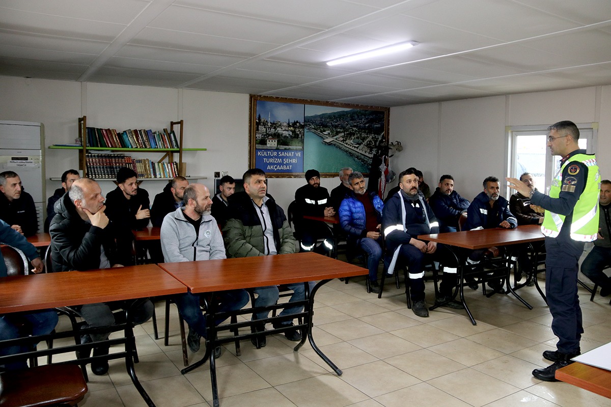 Trabzon'da belediye personeline trafik kuralları semineri verildi