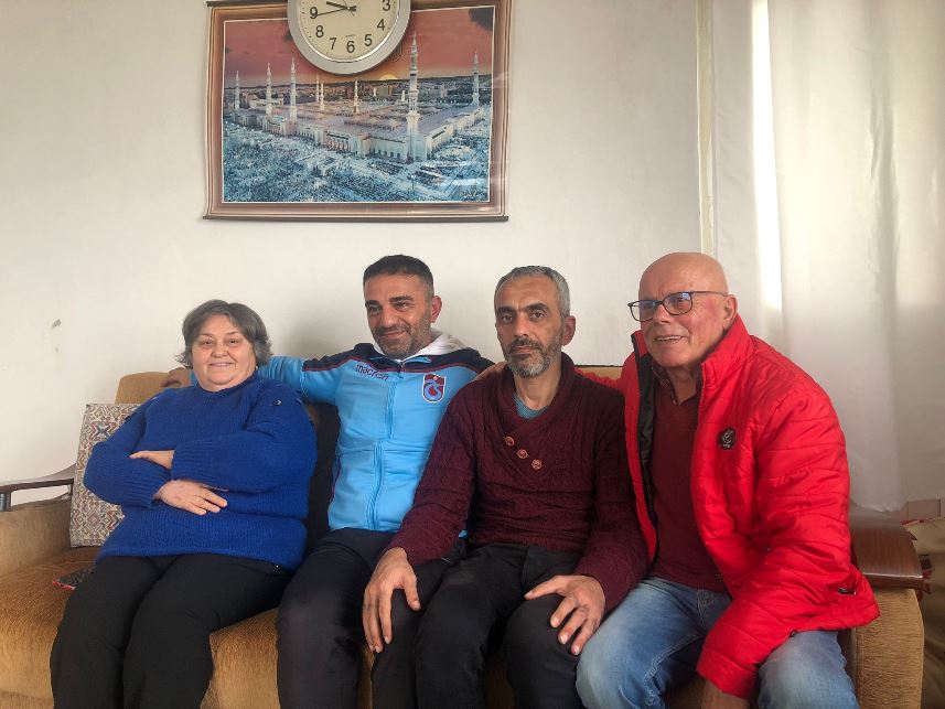 Trabzonspor’un şike mücadelesinde Malatya’dan yürüyerek geldiği Trabzon’a bu kez depremzede olarak geldi