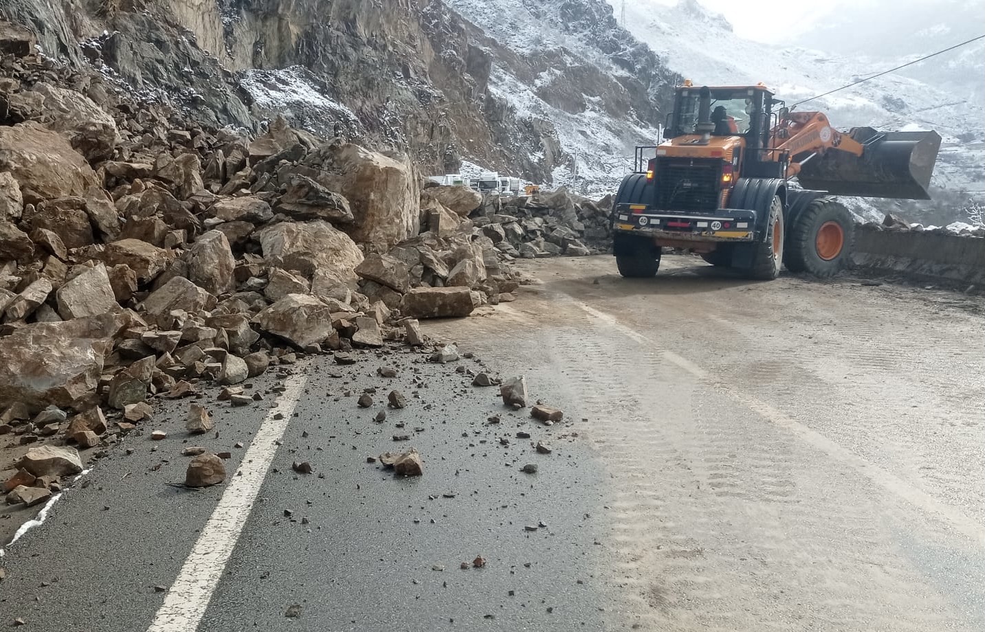 Gümüşhane-Kürtün kara yolu tek şeritten ulaşıma açıldı