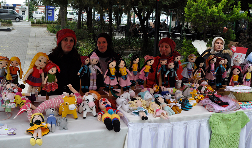 Artvin'de depremzedeler için kermes düzenlendi