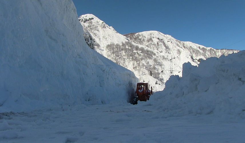 Artvin'de günlerdir o köye ulaşılamıyordu! Acil hastalar hastaneye sevk edildi