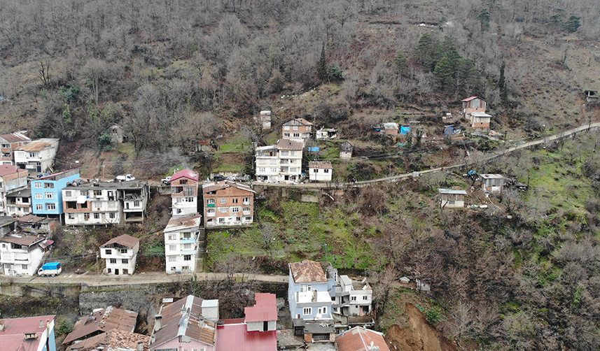 Artvin'de heyelan mağdurları kalıcı çözüm istiyor