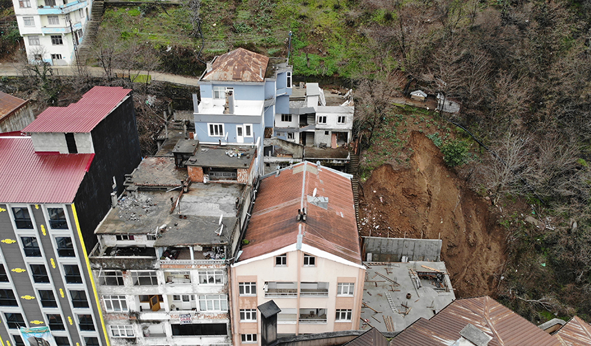 Artvin'de heyelan mağdurları kalıcı çözüm istiyor