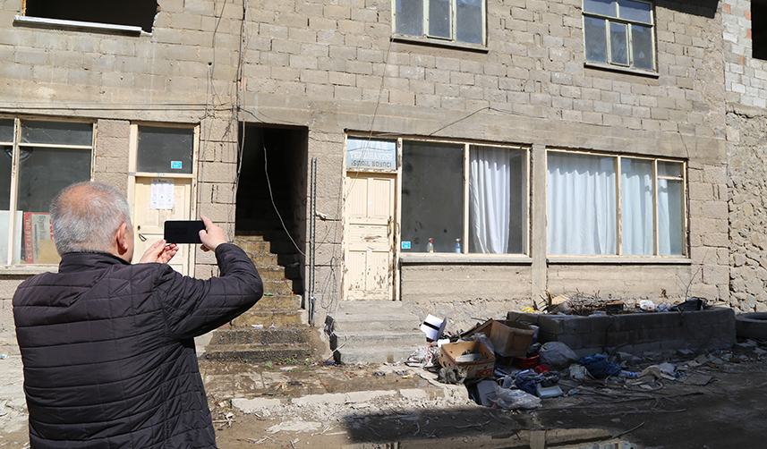 Artvin'in sular altında kalacak ilçesinde son esnaflar da dükkanlarını kapattı