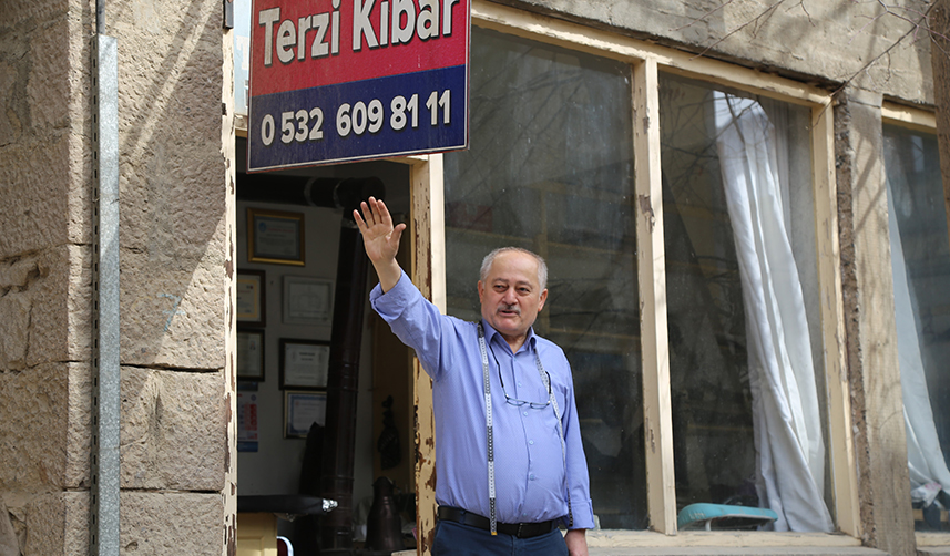 Artvin'in sular altında kalacak ilçesinde son esnaflar da dükkanlarını kapattı