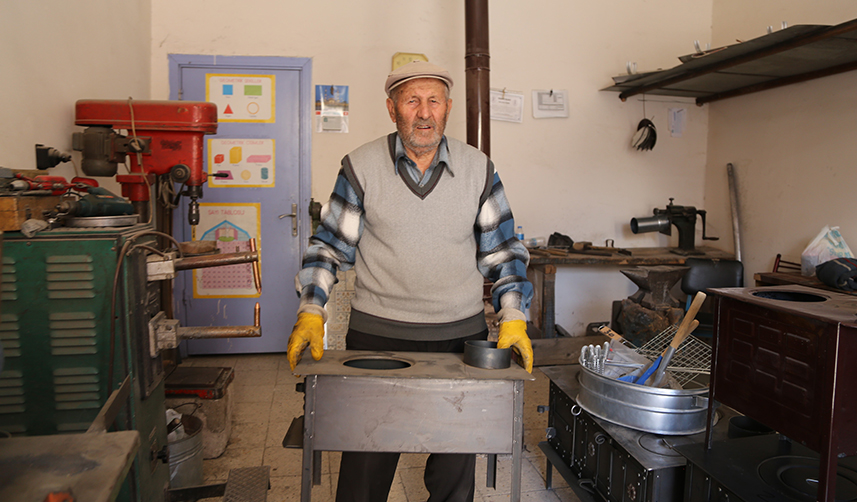 Artvin'in sular altında kalacak ilçesinde son esnaflar da dükkanlarını kapattı