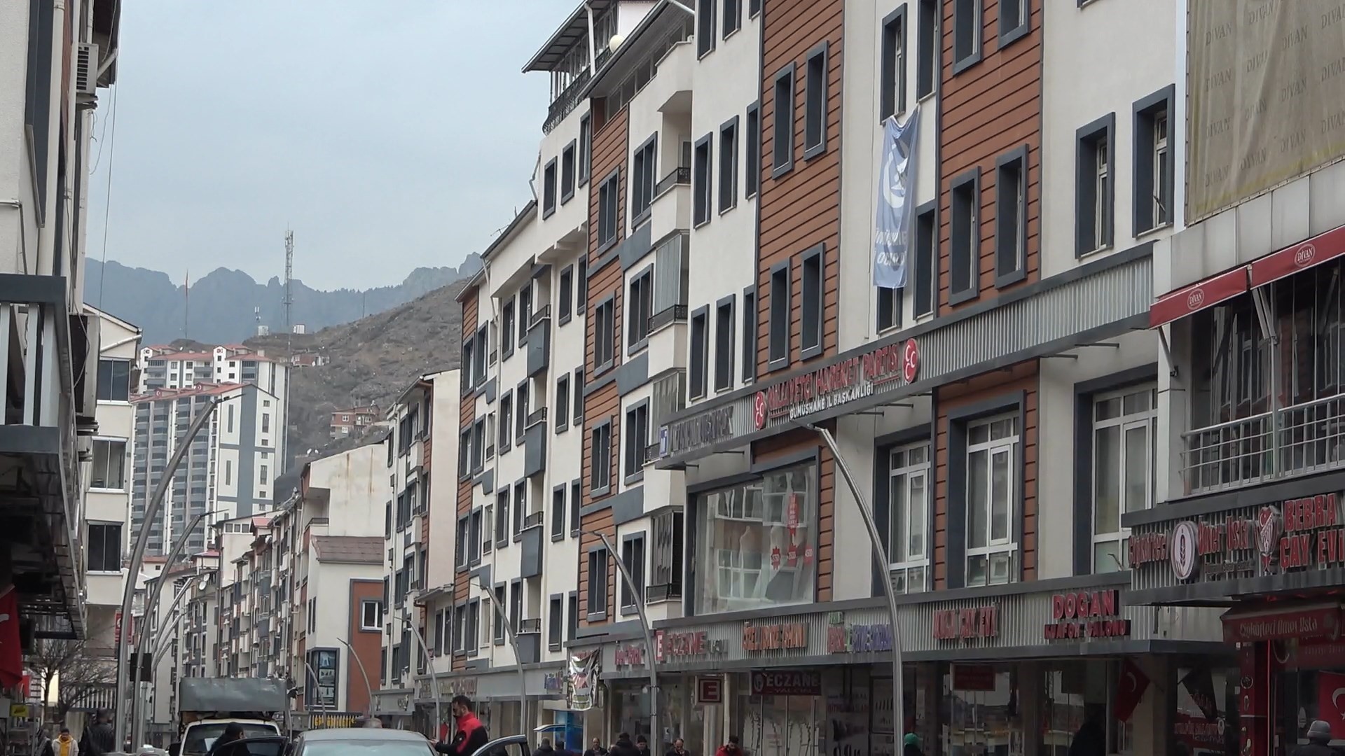 Gümüşhane'de evlerini depremzedelere kira bedelsiz açtılar!