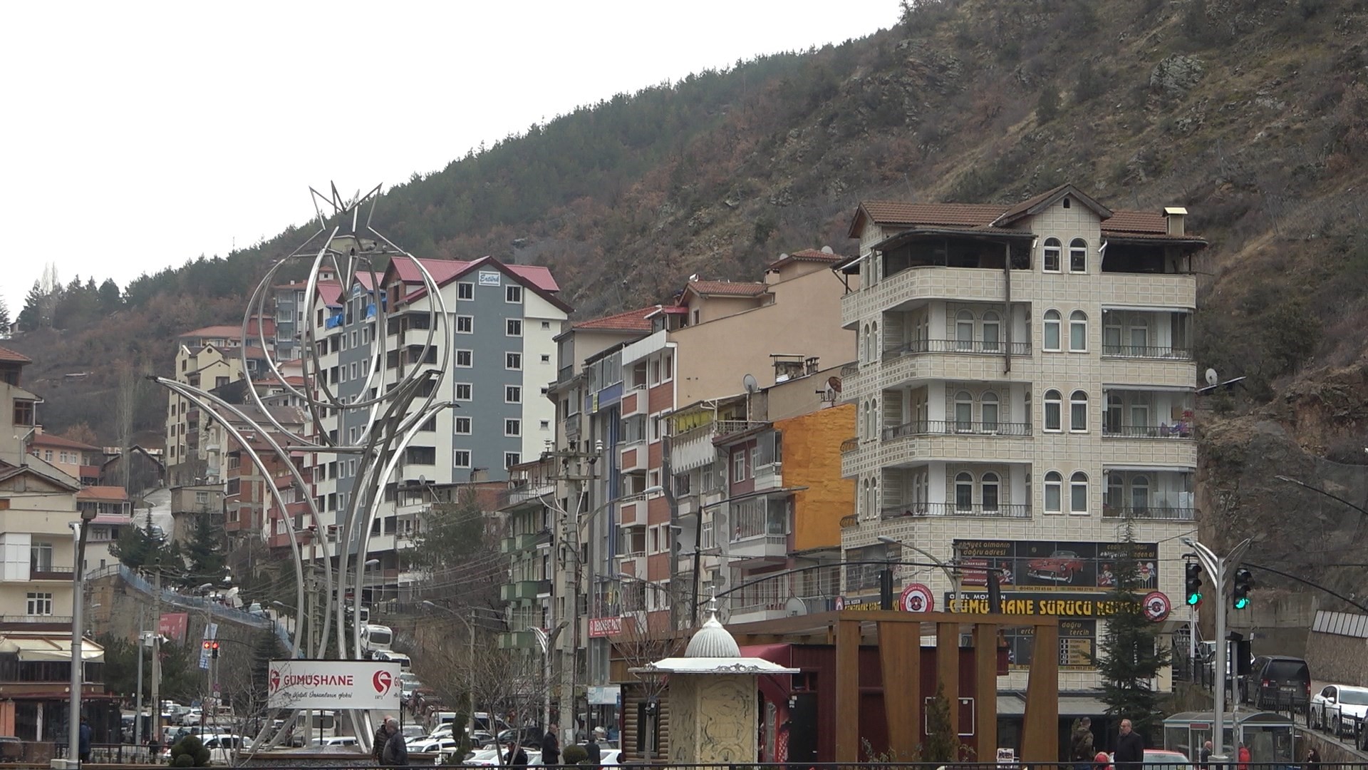 Gümüşhane'de evlerini depremzedelere kira bedelsiz açtılar!