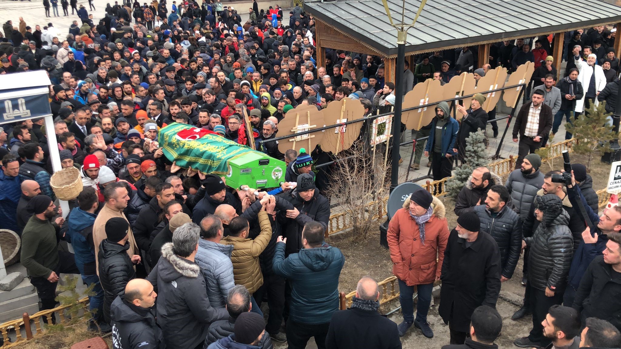 Artvin'de çığ altında kalan dağcı toprağa verildi 