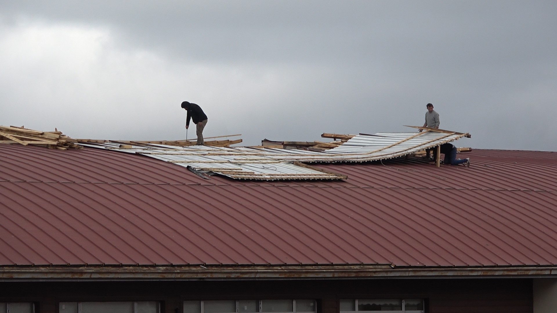 Fırtına Rize’de hayatı olumsuz etkiliyor
