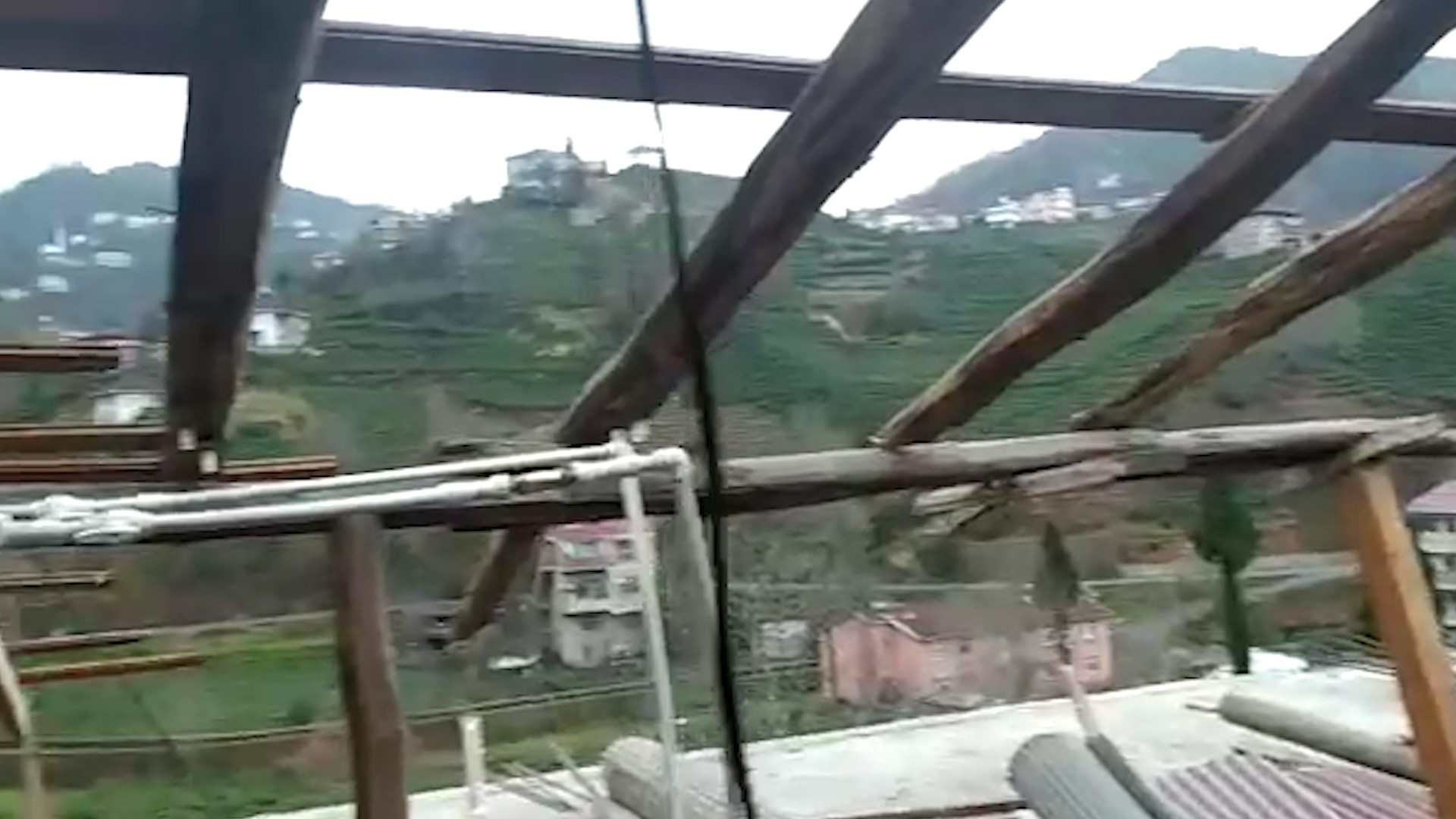 Fırtına Rize’de hayatı olumsuz etkiliyor