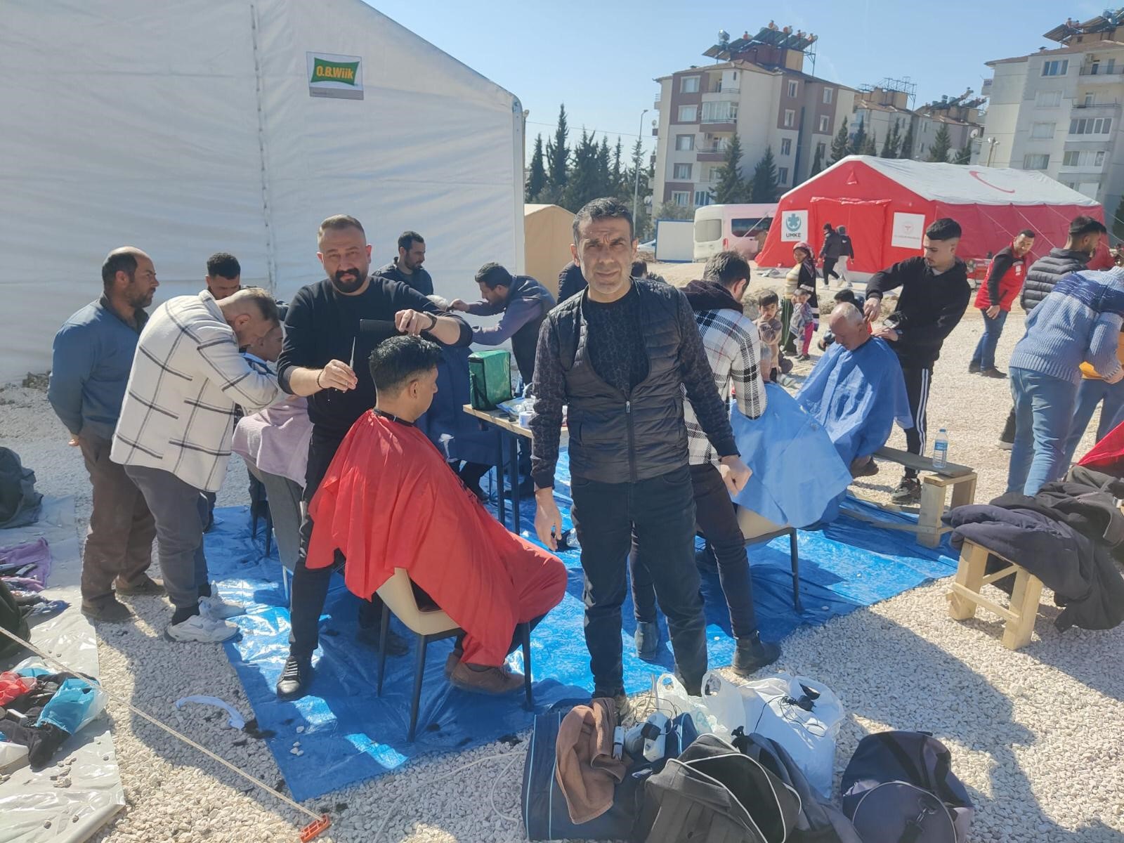 Bayburtlu berberler deprem bölgesinde 