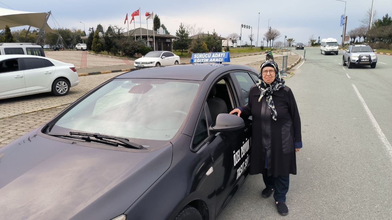 Herkes tereddüt etti, o etmedi! 71 yaşında torunları için bakın ne yaptı