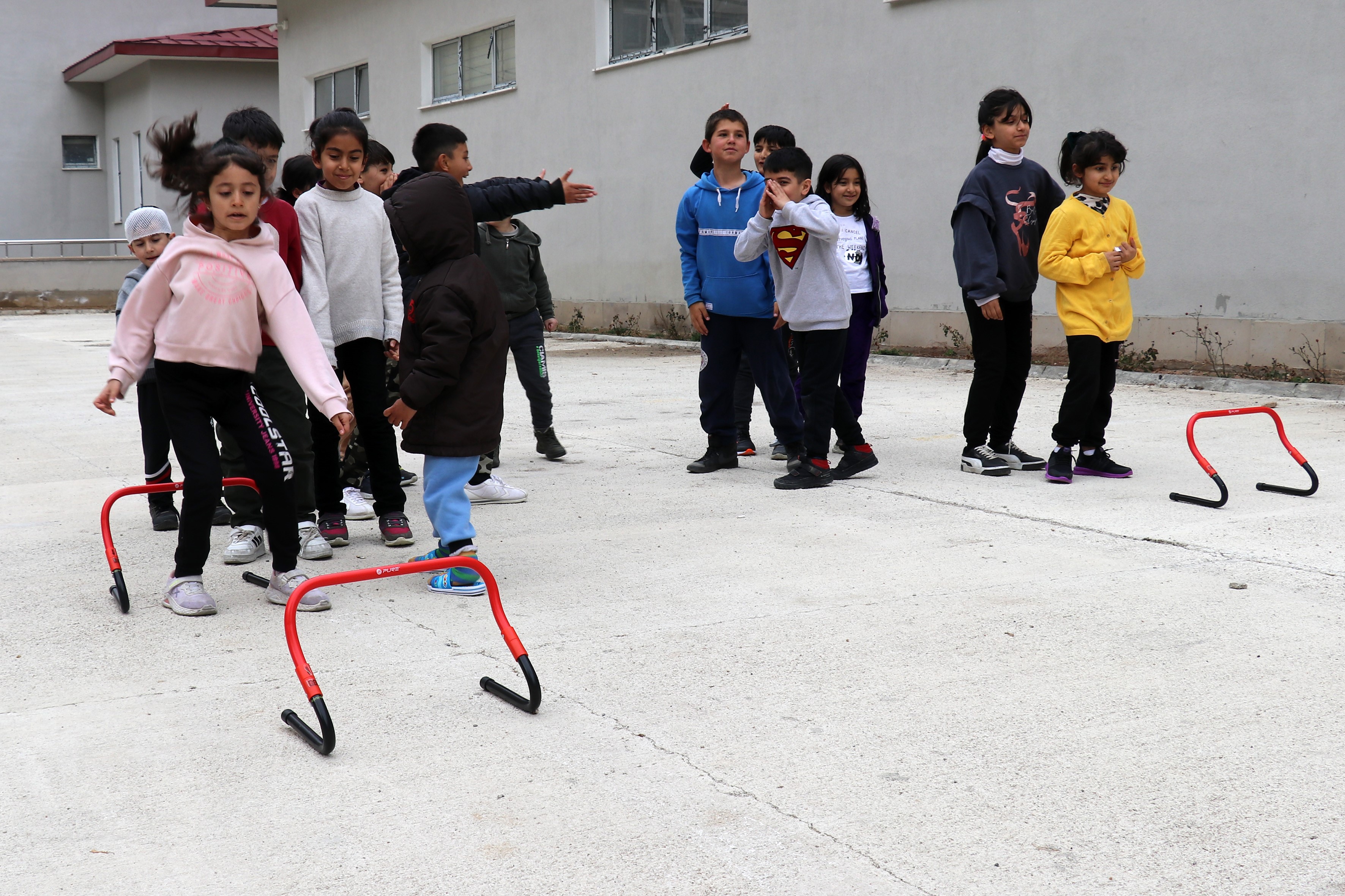 Gümüşhane'de depremzede çocuklar spor etkinlikleriyle moral buluyor 