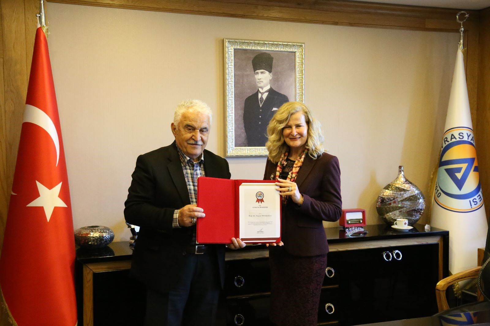 Avrasya Üniversitesinin yeni rektörü görevine başladı