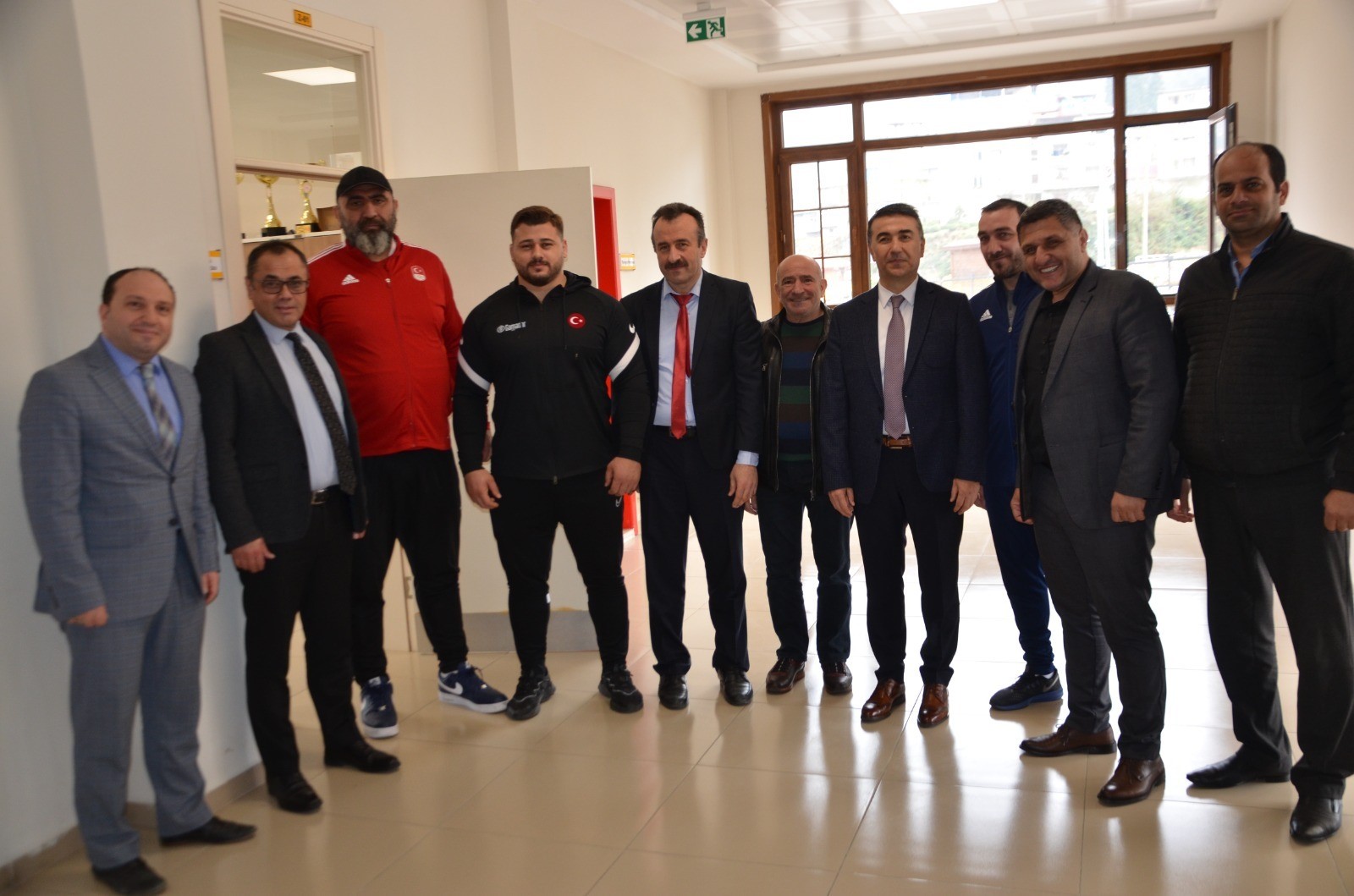 Milli Güreşçi Rize'de öğrencilerle bir araya geldi