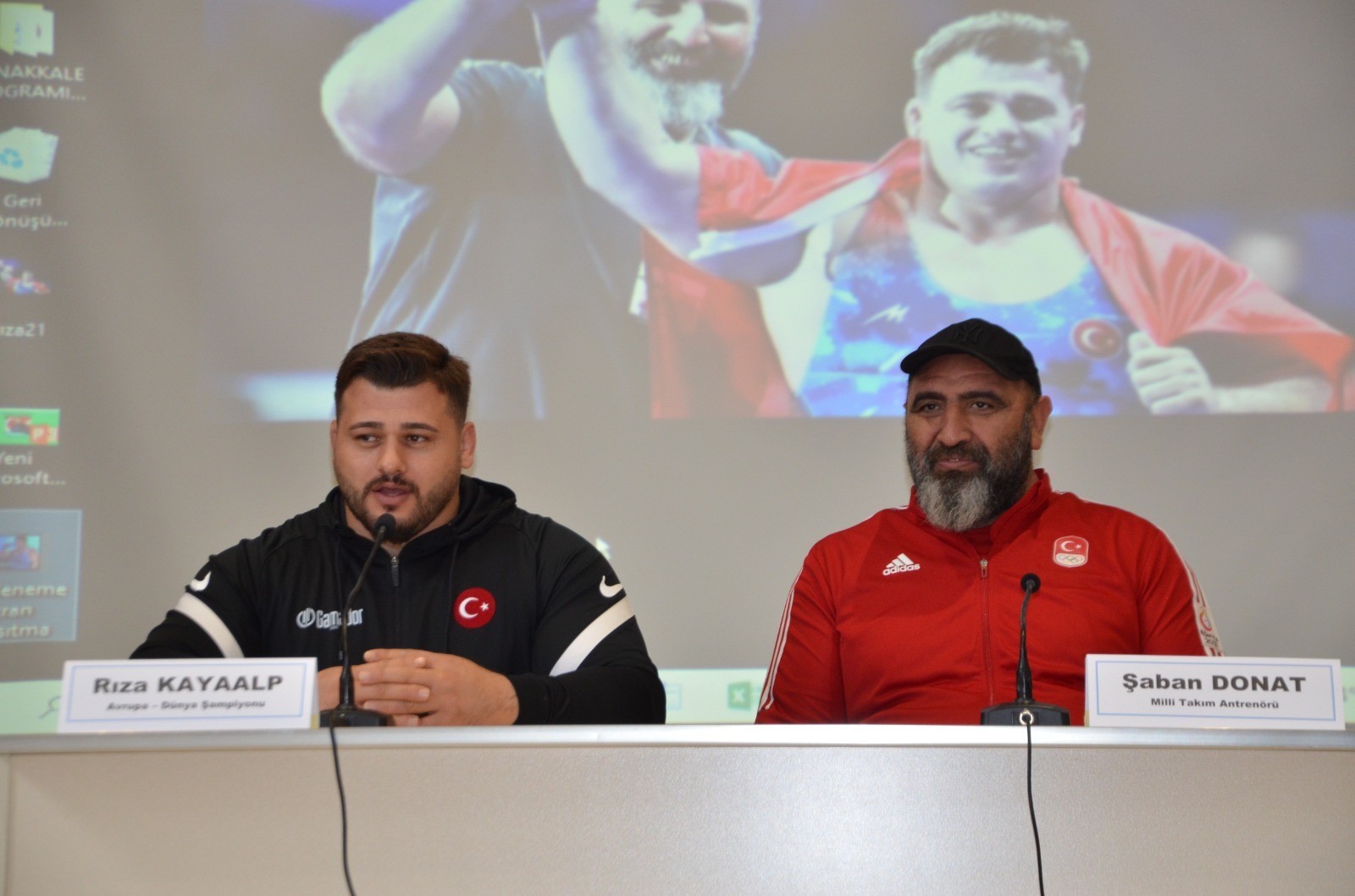 Milli Güreşçi Rize'de öğrencilerle bir araya geldi