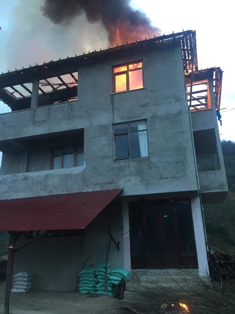 Trabzon'da kuvvetli fırtına yangına yol açtı! 