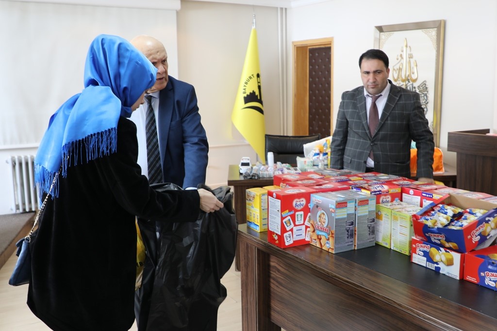 Bayburt'tan deprem bölgesine yardımlar sürüyor