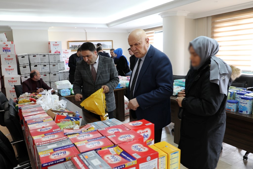 Bayburt'tan deprem bölgesine yardımlar sürüyor