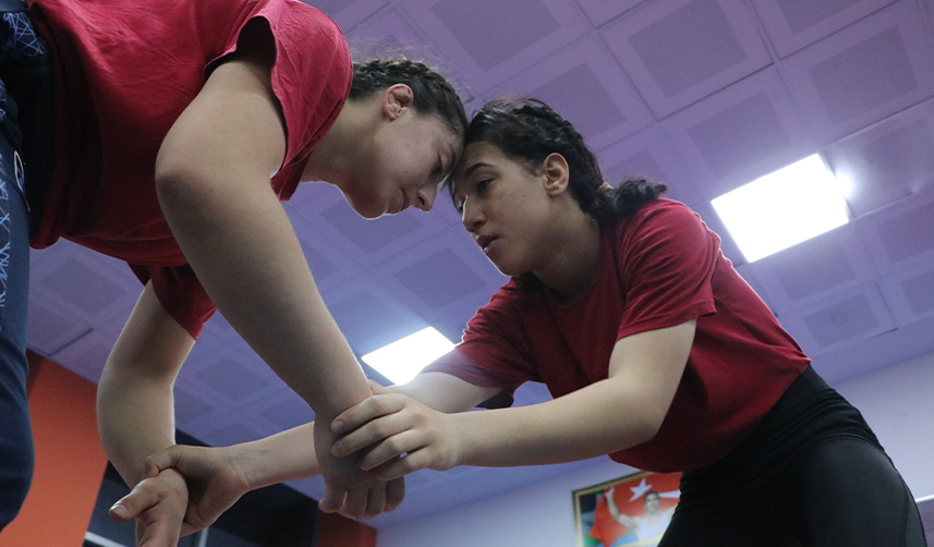 Depremzede-güreşçi-antrenmanlarını-Trabzon'da-sürdürüyor