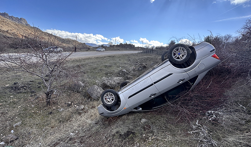Giresun'da otomobil şarampole devrildi! 2 yaralı
