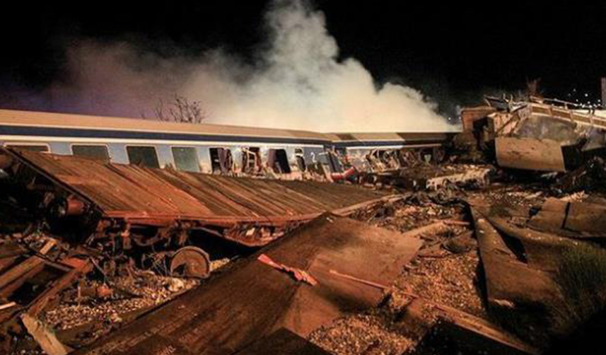 Komşuda feci kaza! İki tren birbirine girdi! Ölü ve yaralılar var