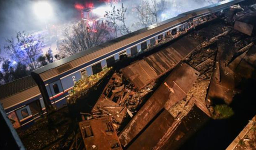 Komşuda feci kaza! İki tren birbirine girdi! Ölü ve yaralılar var