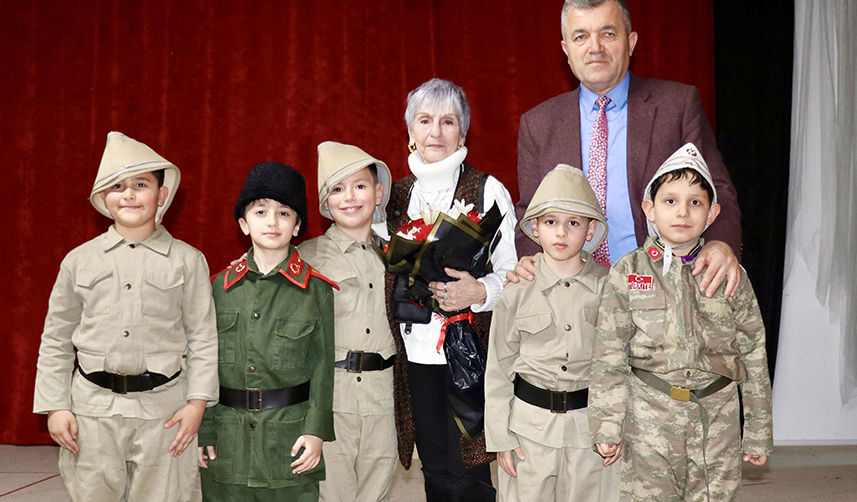 Mehmet Akif Ersoy'un torunu Selma Argon Ersoy, Trabzon'da söyleşiye katıldı