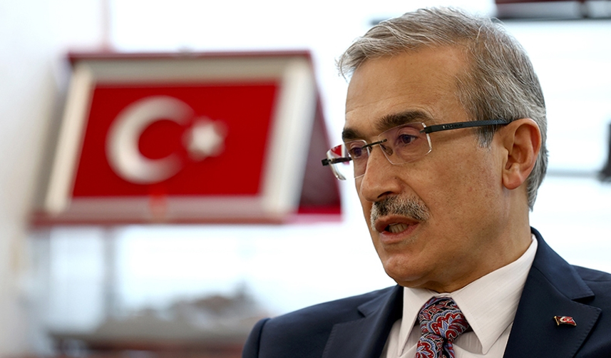 Milli Muharip Uçak hangardan çıkıyor 