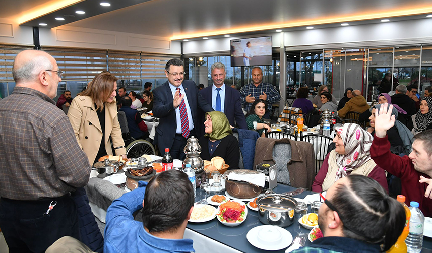 Ortahisar Belediye Başkanı Genç, özel gereksinimli bireylerle iftarda buluştu!