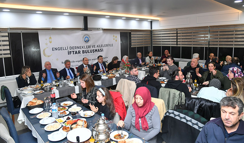 Ortahisar Belediye Başkanı Genç, özel gereksinimli bireylerle iftarda buluştu!