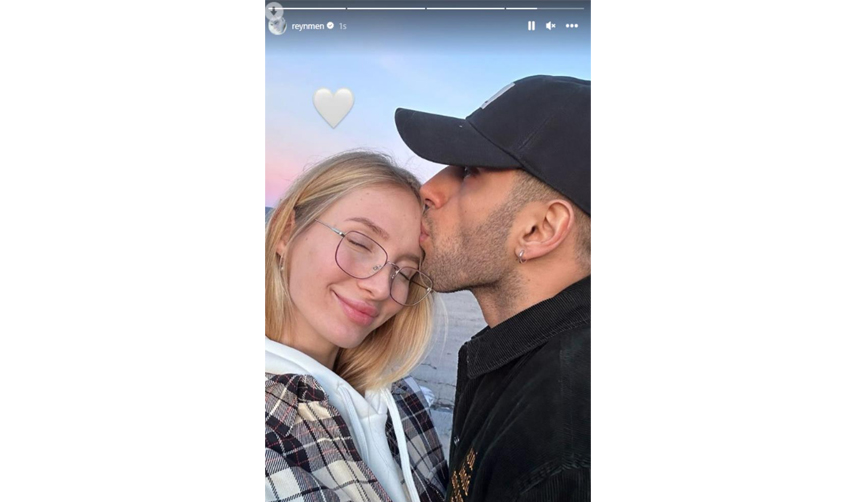 Reynmen-romantik-bir-pozuyla-ilişkisini-ilan-etti