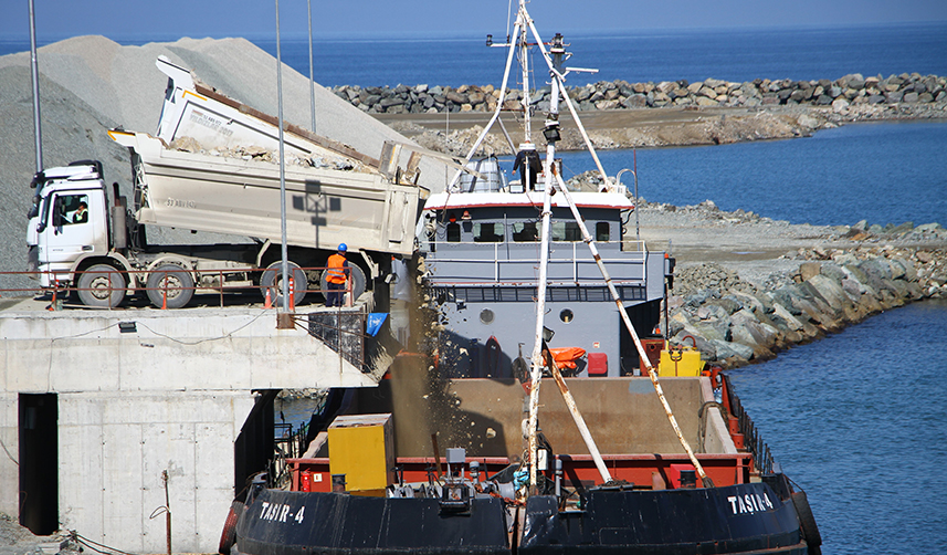 Rize'de Lojistik Merkezinin liman dolgusunun yüzde 40'ı tamamlandı