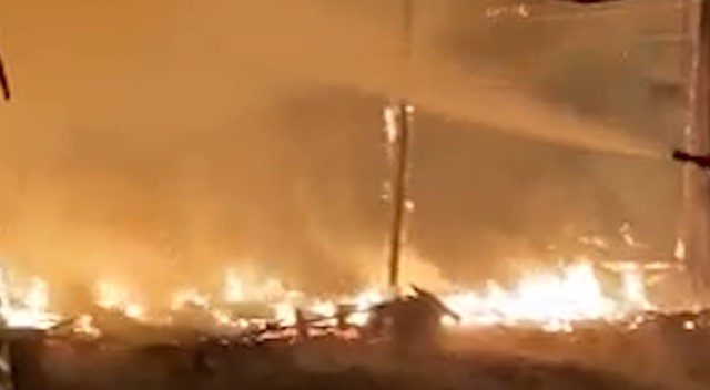 Rize'de alevler geceyi aydınlattı! Büyük yangın