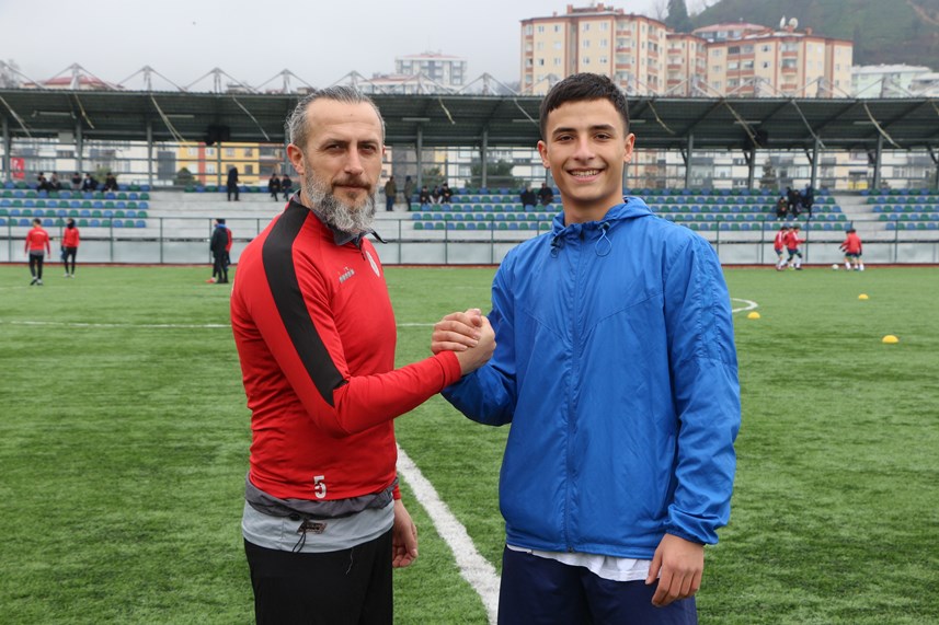 Rize'de baba ve oğul futbolcular rakip oldu!