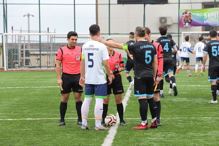 Rize'de baba ve oğul futbolcular rakip oldu!