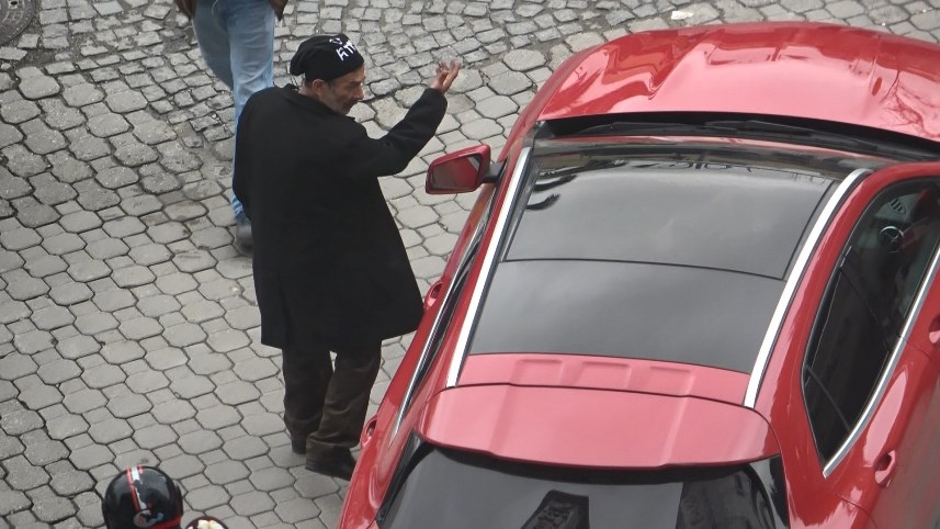 Samsun'da alkollü şahıs trafikte yaptıklarıyla görenleri gülümsetti