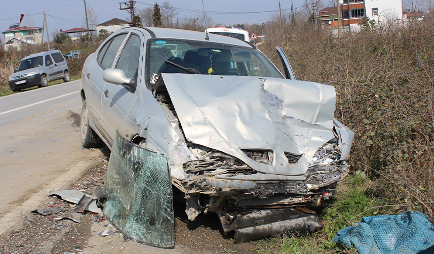 Samsun'da-iki-otomobil-çarpıştı!-2-yaralı